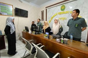 Morning Briefing Petugas PTSP oleh Pranata Keuangan APBN Terampil Pengadilan Agama Sidikalang.